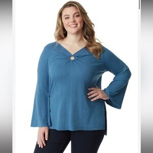 Jessica Simpson Keyhole Bell Sleeve Top